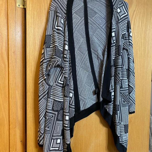 Renuar (Macy’s) geo sweater - Picture 7 of 9